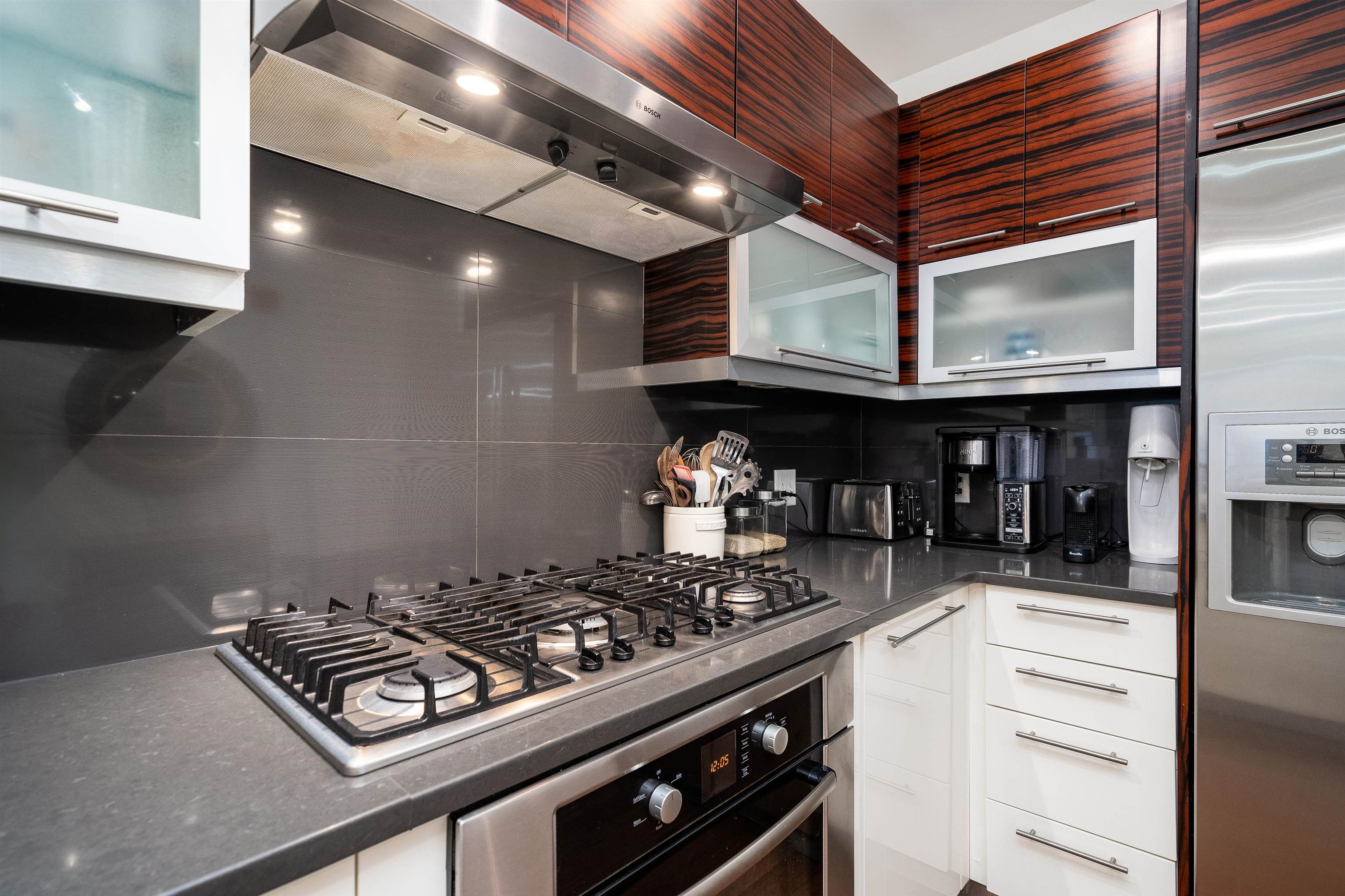 650 MONTGOMERY ST Unit: 304