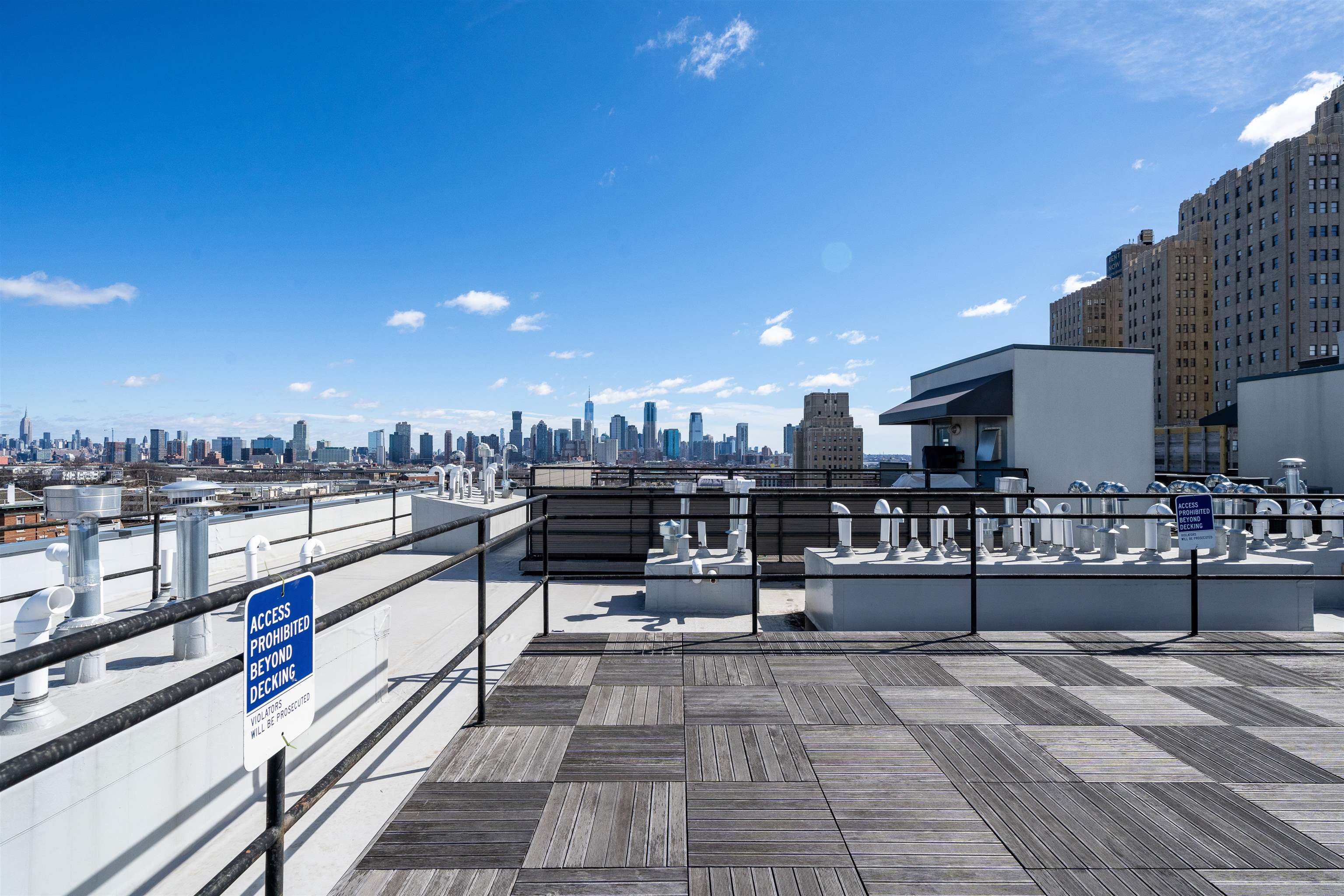 650 MONTGOMERY ST Unit: 304