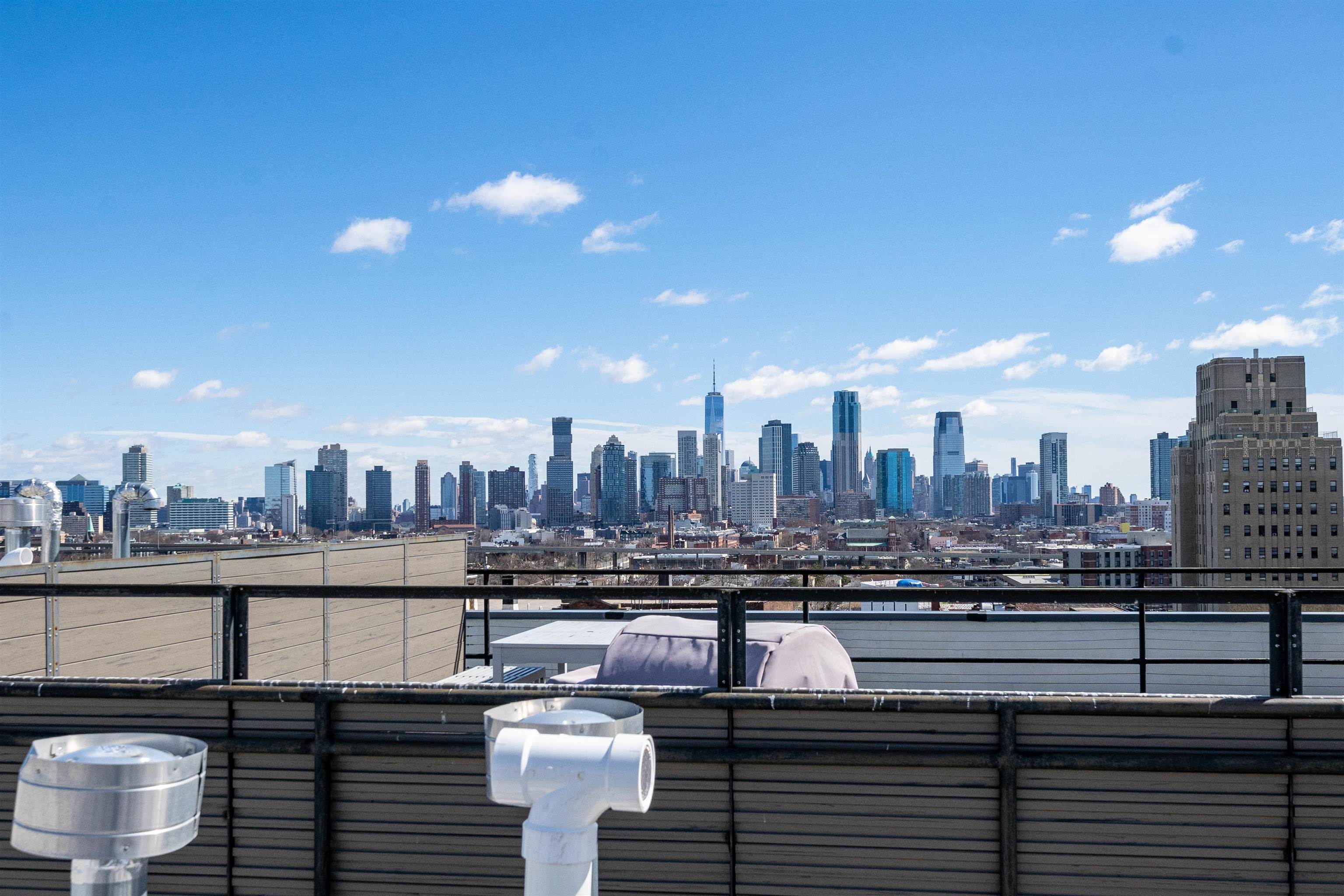 650 MONTGOMERY ST Unit: 304