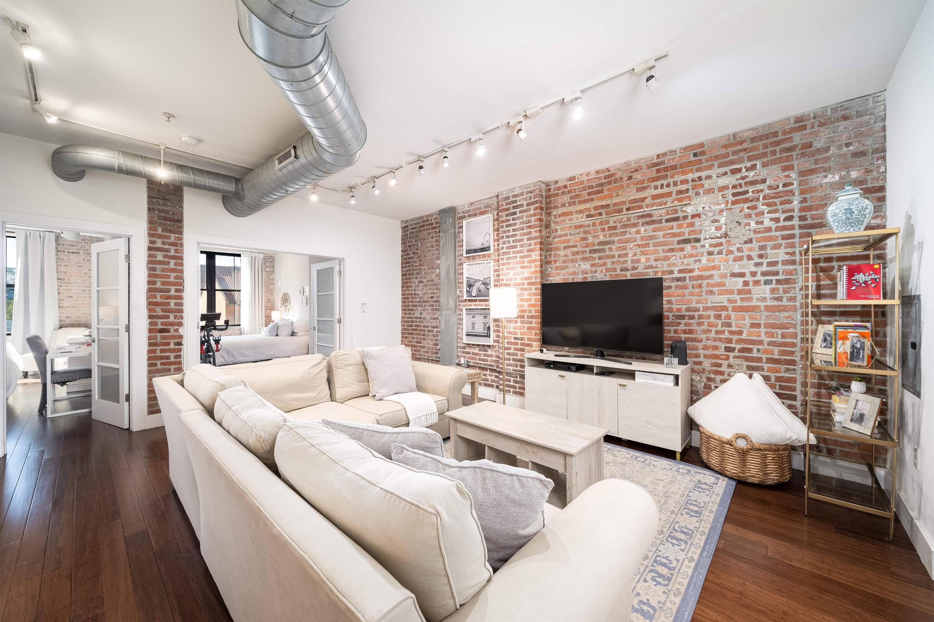 650 MONTGOMERY ST Unit: 304