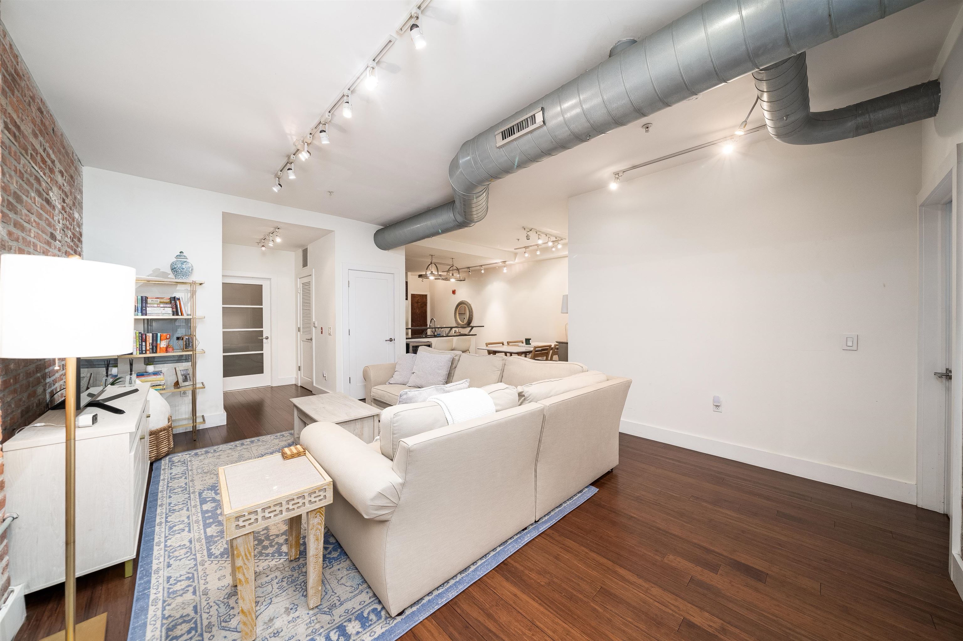 650 MONTGOMERY ST Unit: 304