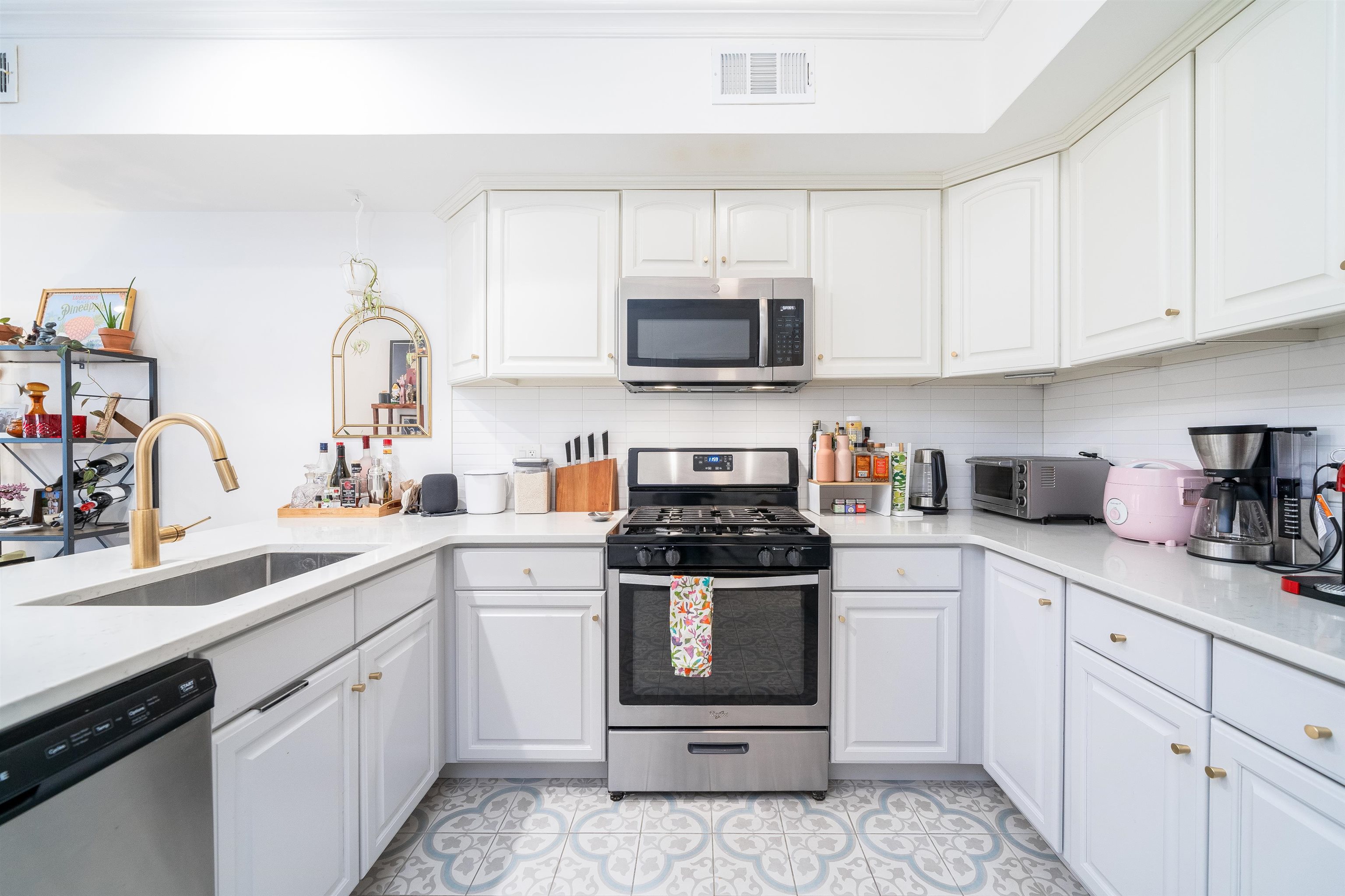 610 MONROE ST Unit: B