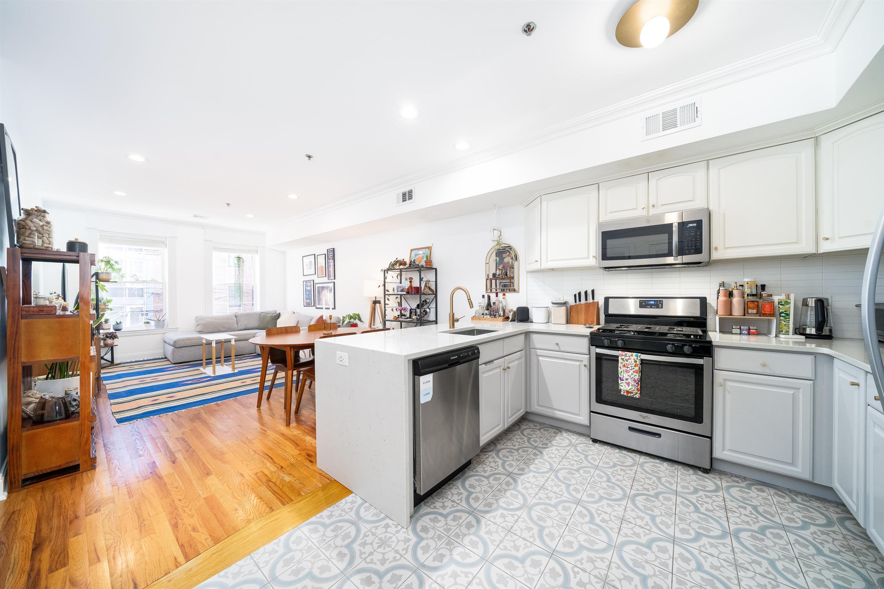 610 MONROE ST Unit: B