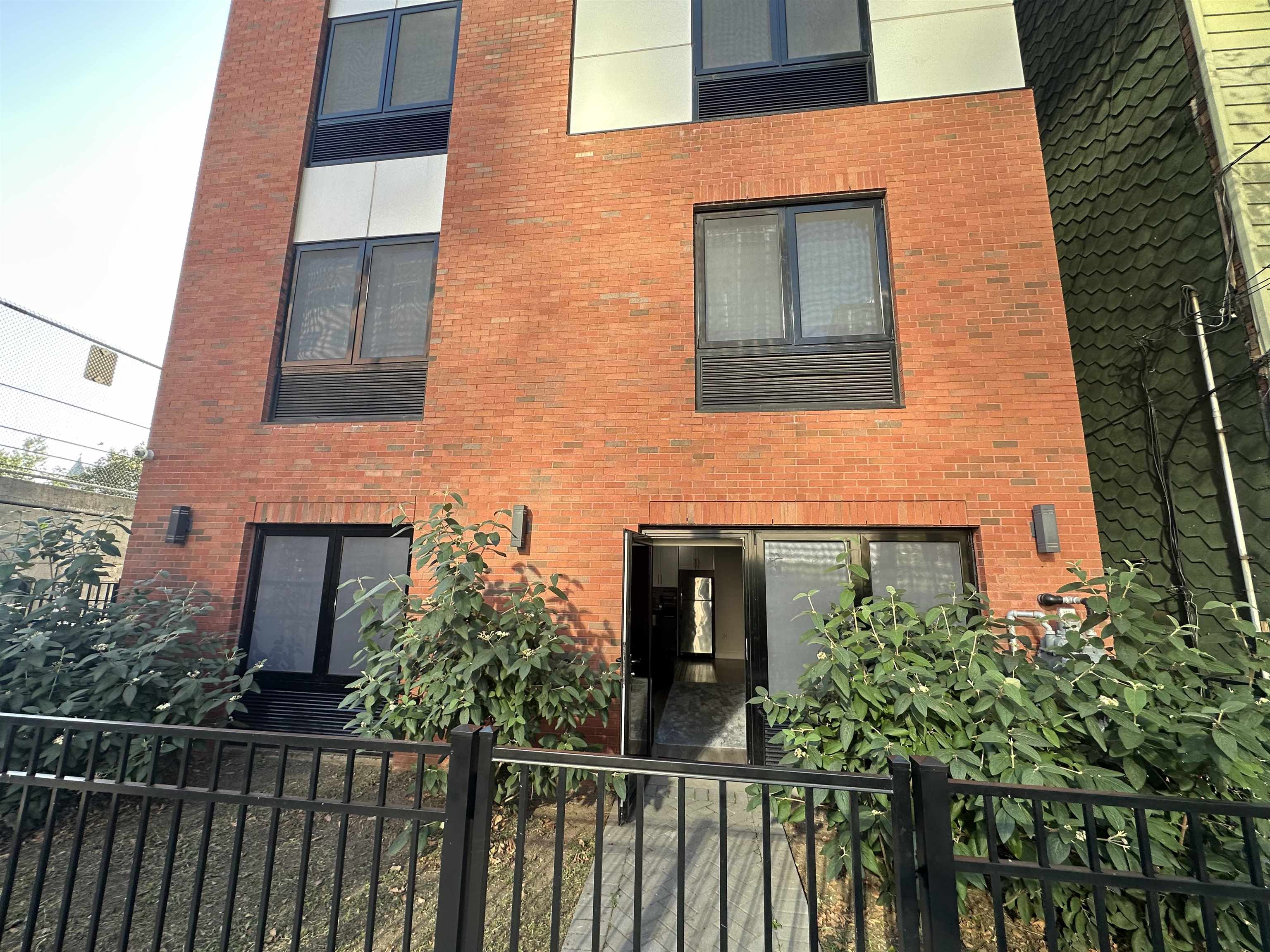 211 BALDWIN AVE Unit: 603