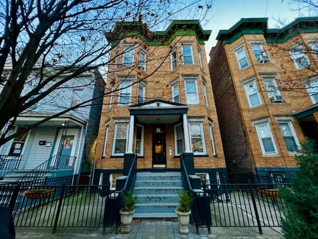 127 BOORAEM AVE Unit: 3R