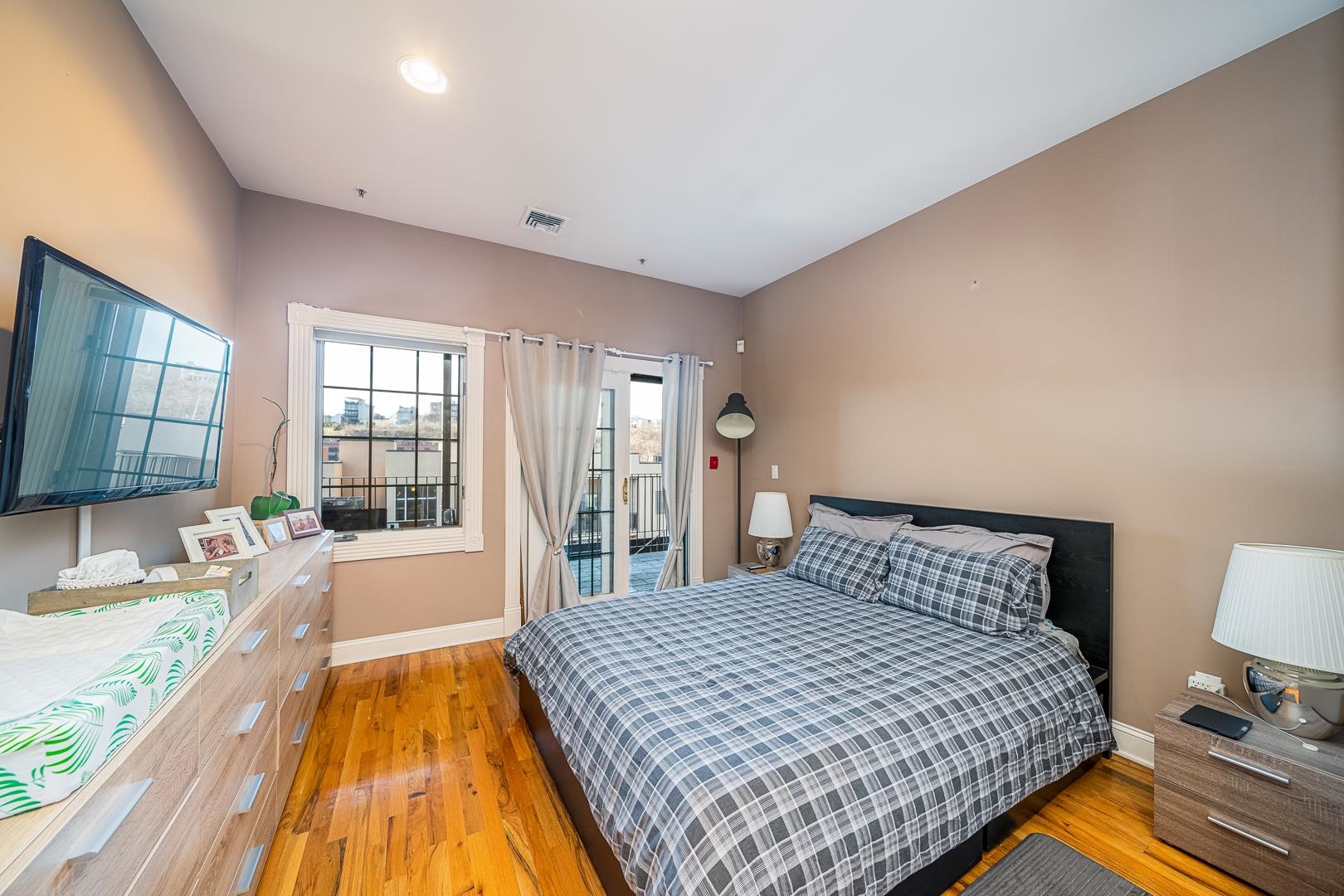 210 JACKSON ST Unit: 5