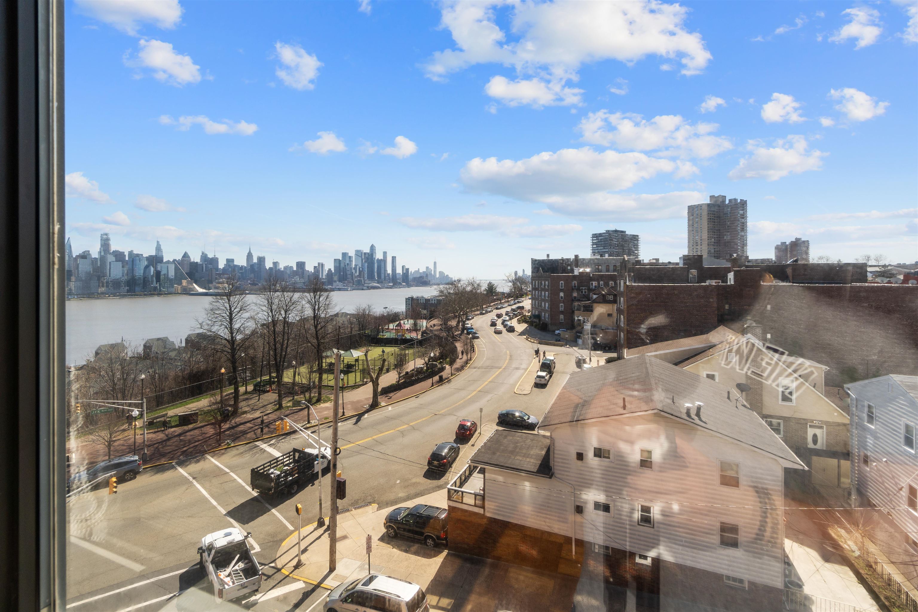 6515 BLVD EAST Unit: 4P