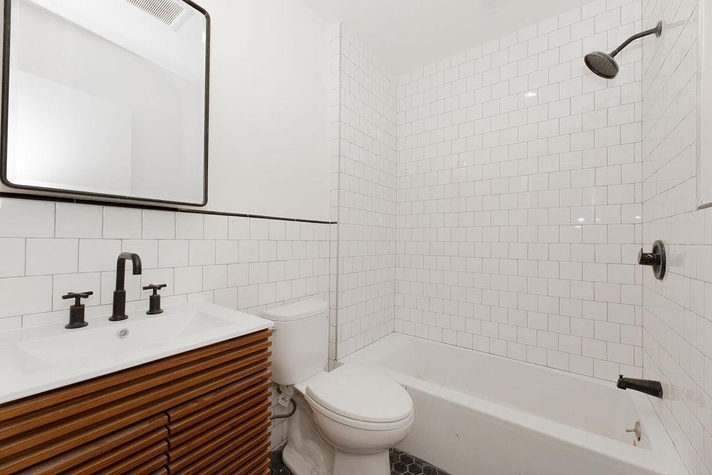 370 CENTRAL AVE Unit: 2R