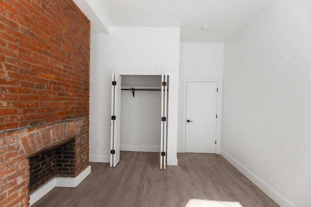 370 CENTRAL AVE Unit: 2R