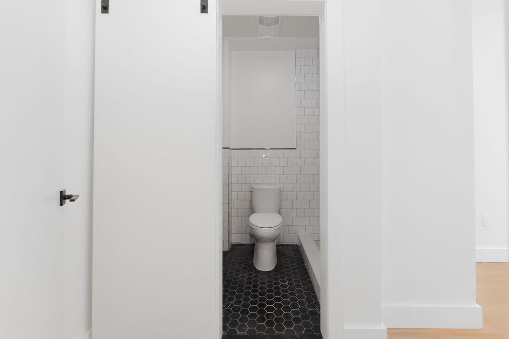 370 CENTRAL AVE Unit: 2R