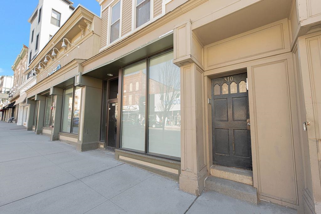 370 CENTRAL AVE Unit: 2R