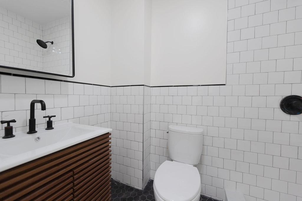 370 CENTRAL AVE Unit: 2R