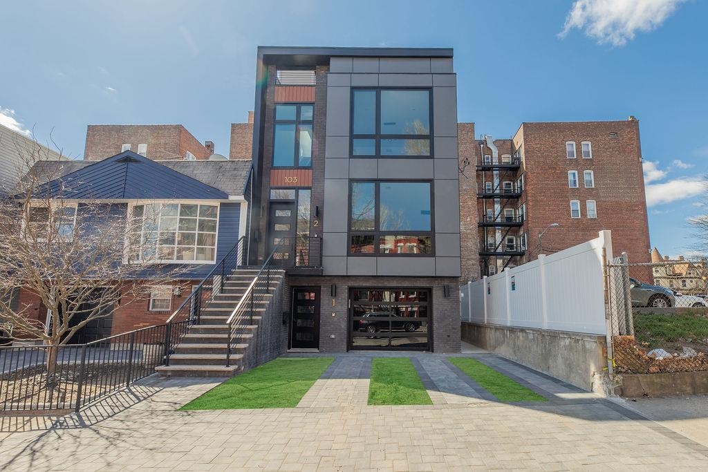 103 JEWETT AVE Unit: 2