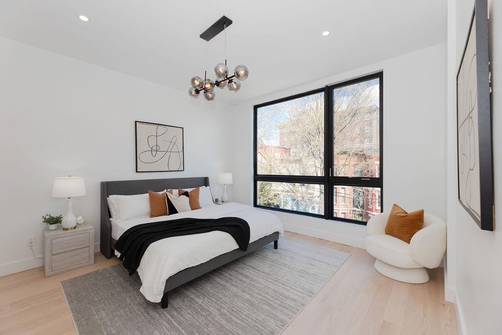 103 JEWETT AVE Unit: 2