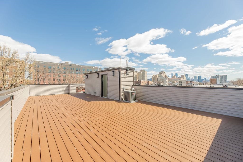 103 JEWETT AVE Unit: 2