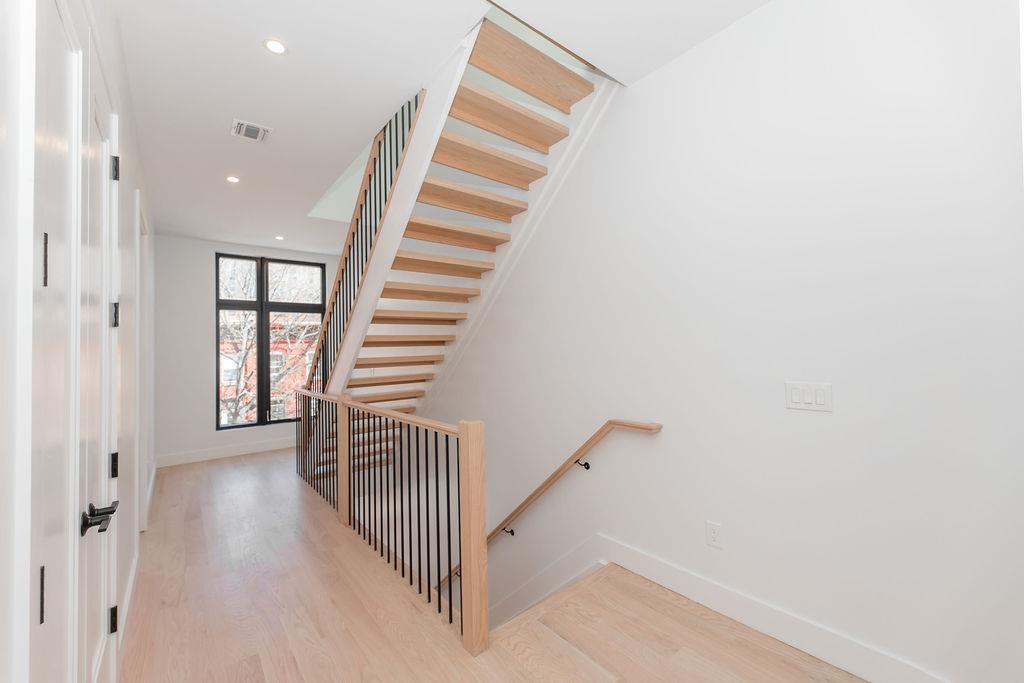 103 JEWETT AVE Unit: 2