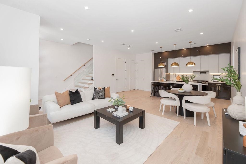 103 JEWETT AVE Unit: 2