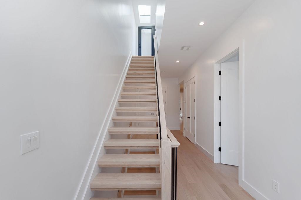 103 JEWETT AVE Unit: 2