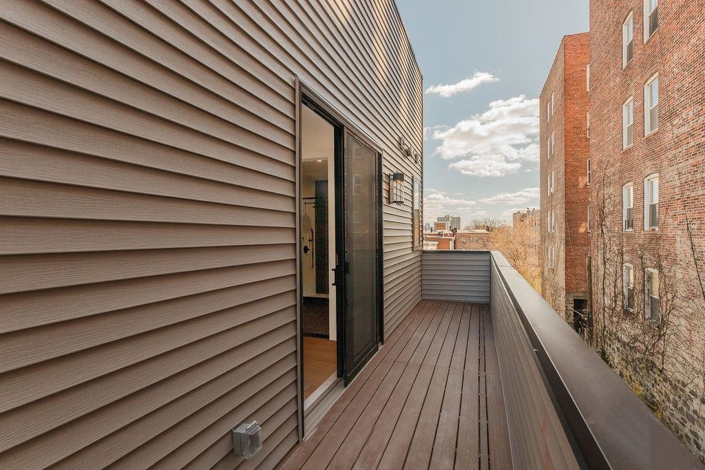 103 JEWETT AVE Unit: 2