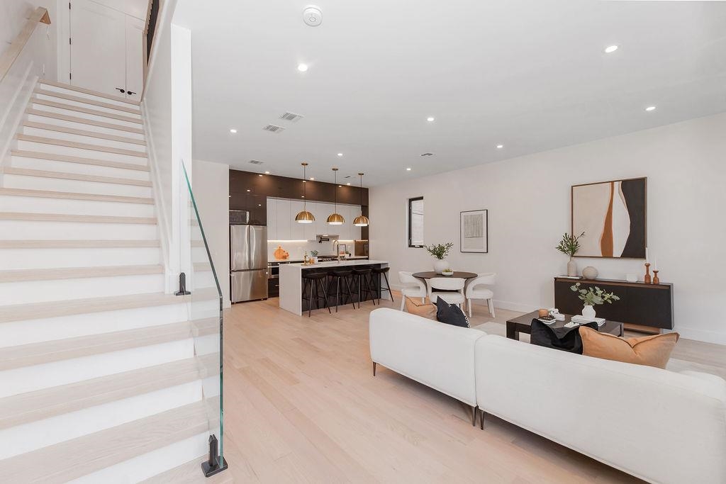 103 JEWETT AVE Unit: 2