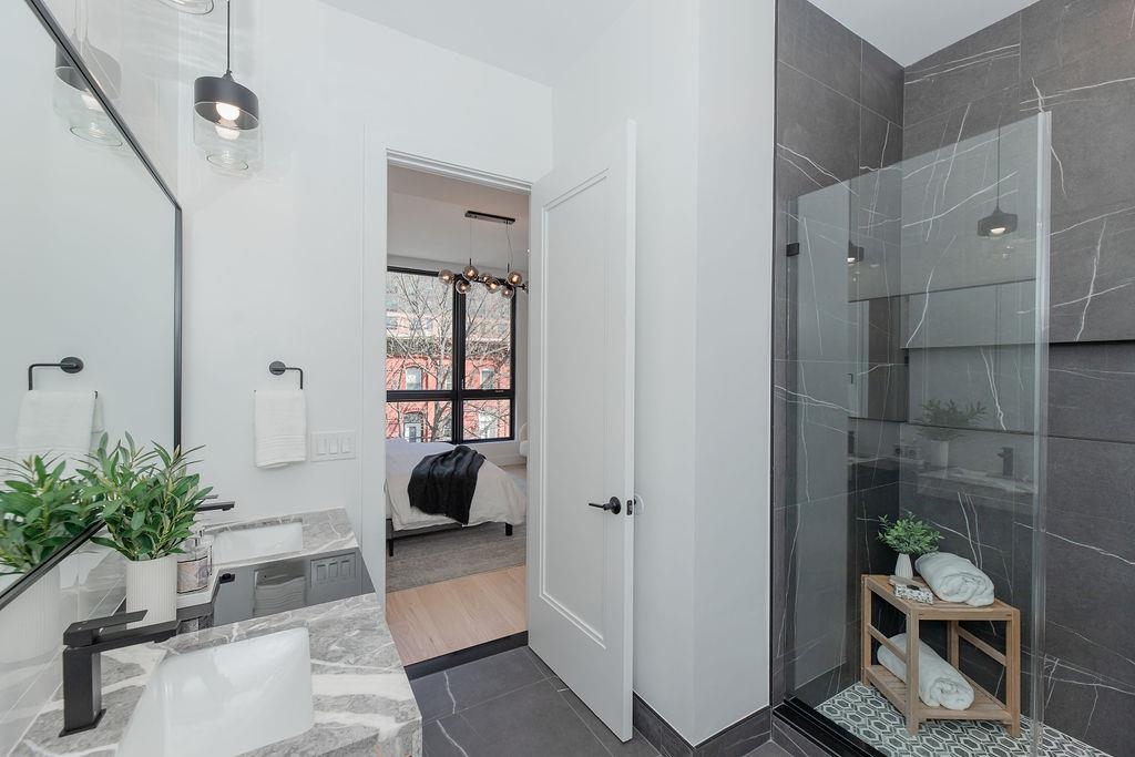 103 JEWETT AVE Unit: 2