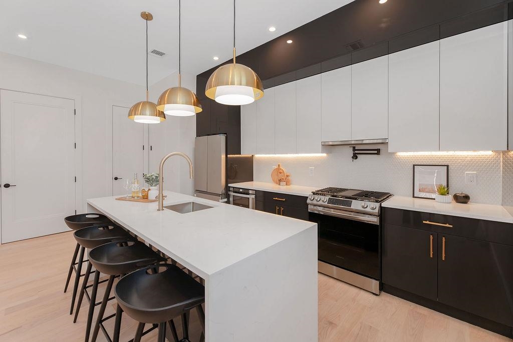 103 JEWETT AVE Unit: 2