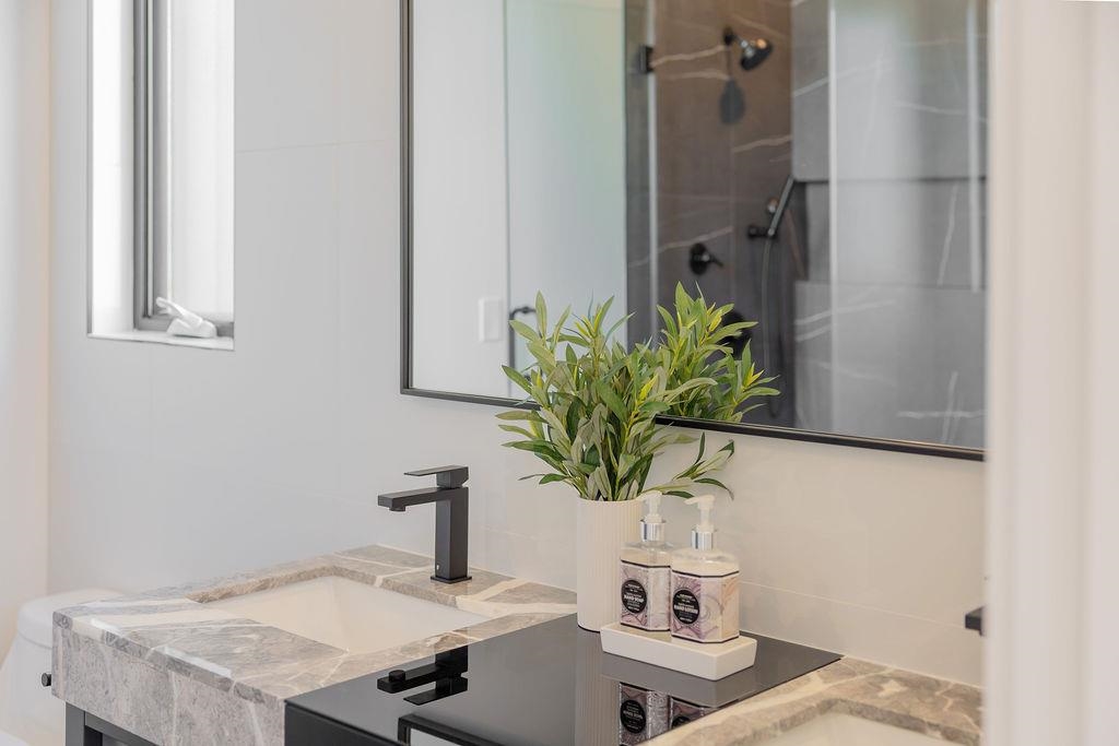 103 JEWETT AVE Unit: 2