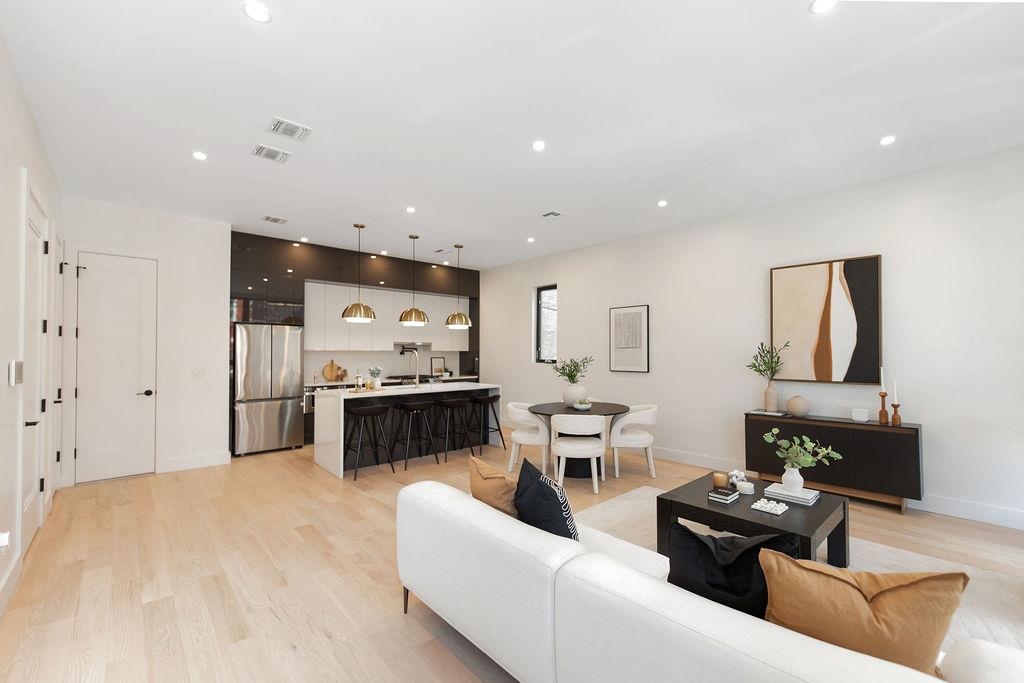 103 JEWETT AVE Unit: 2