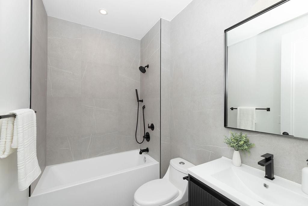 103 JEWETT AVE Unit: 2