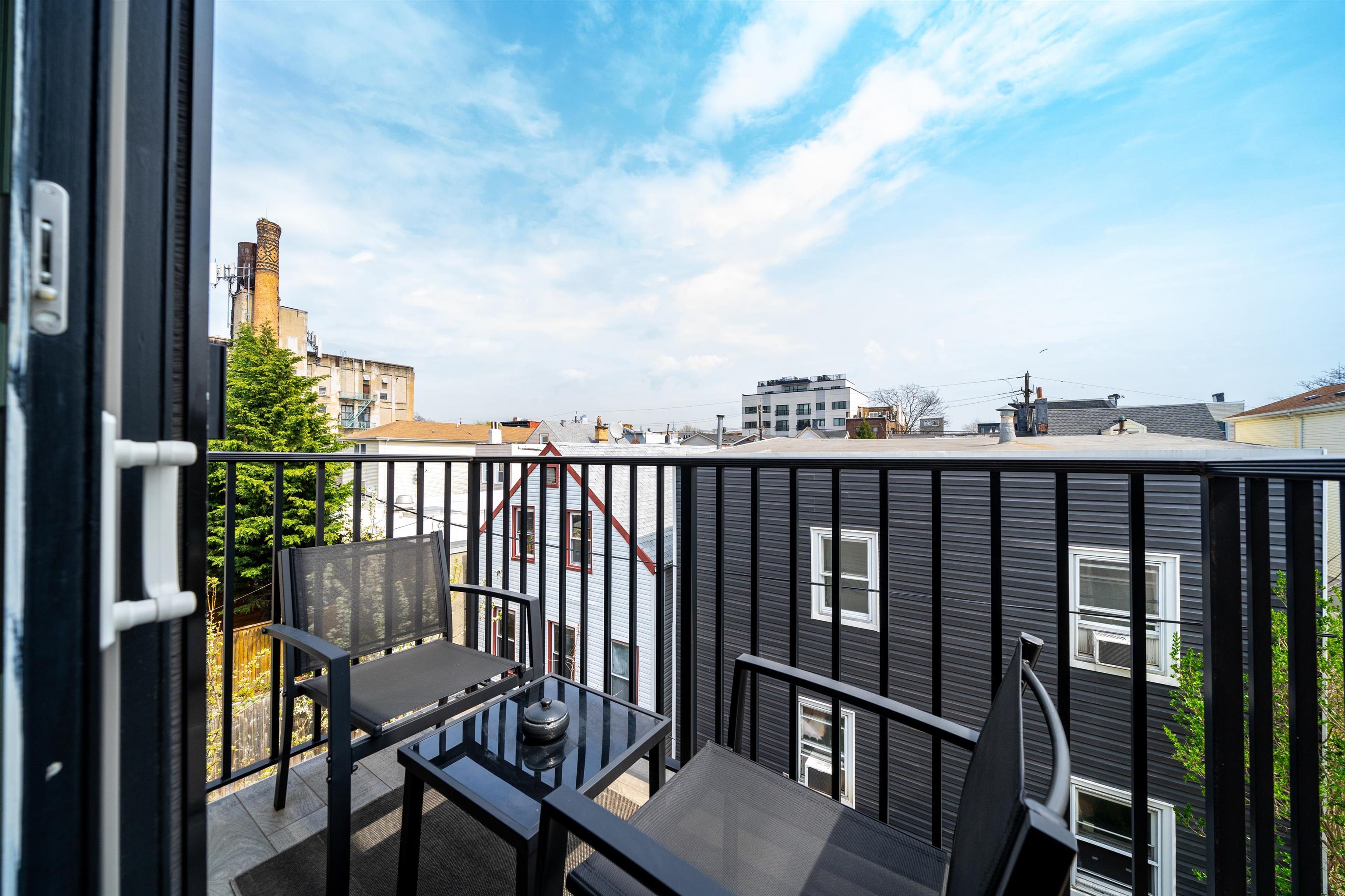 112 WEBSTER AVE Unit: 2