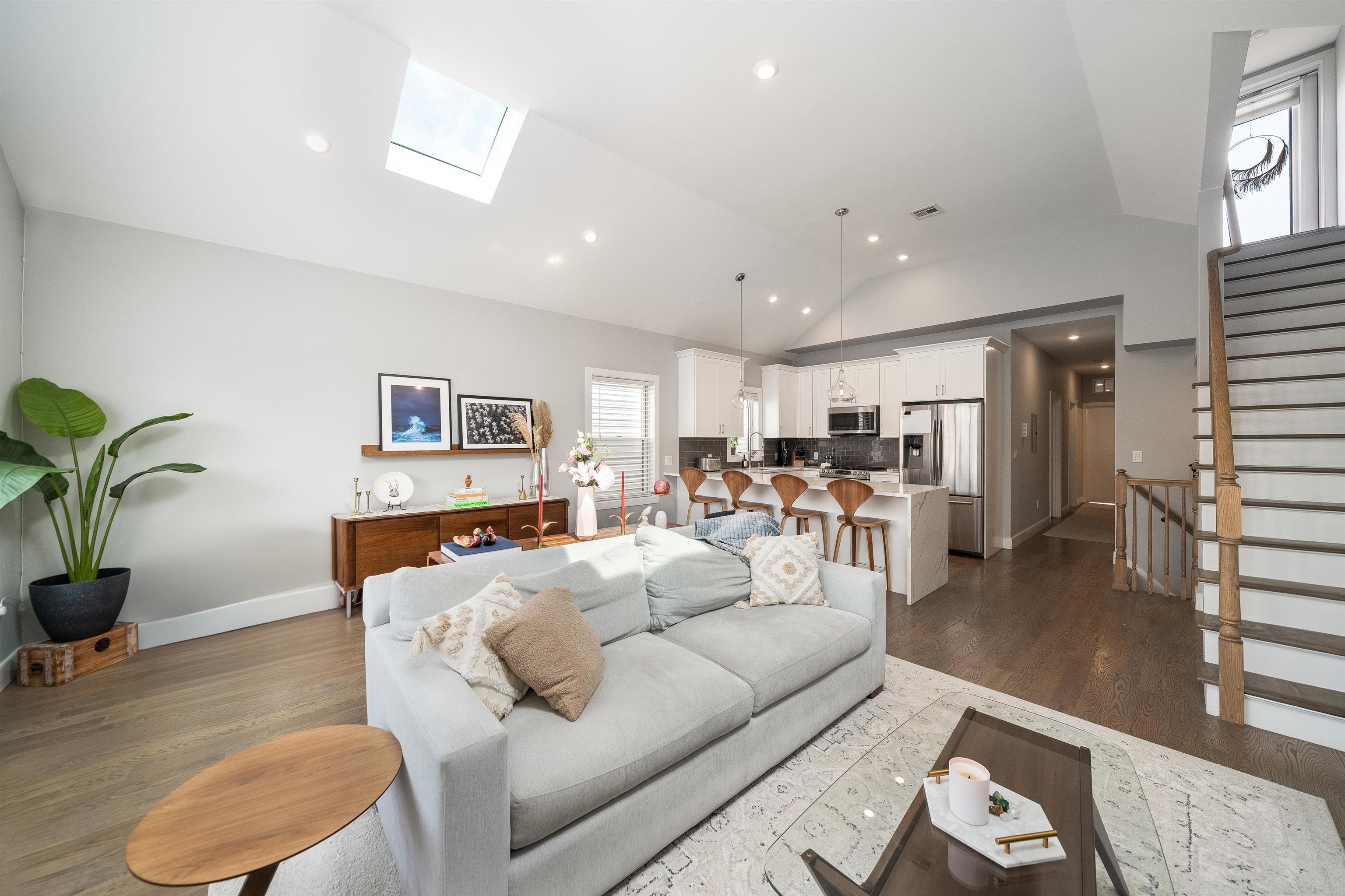 112 WEBSTER AVE Unit: 2