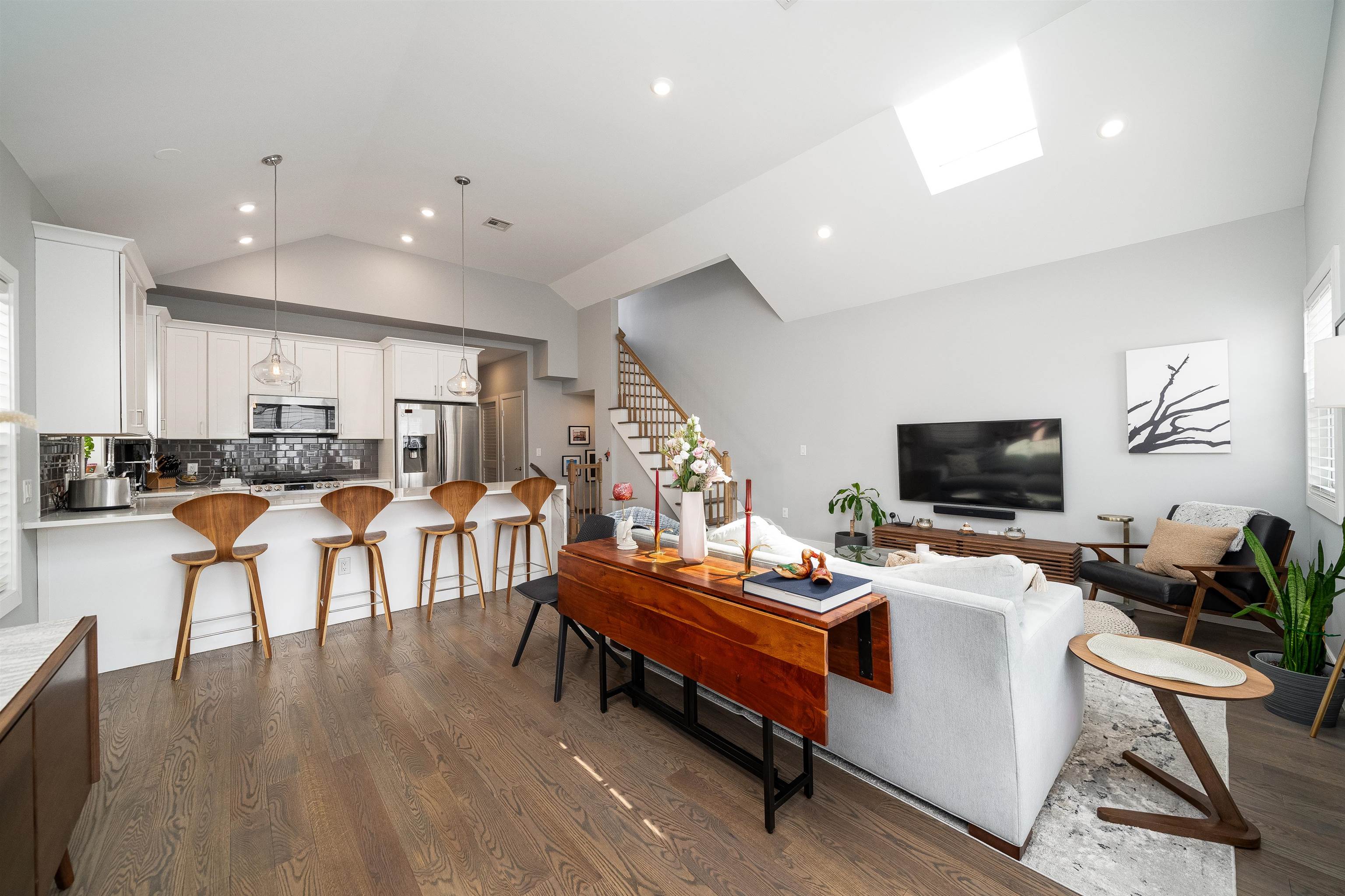 112 WEBSTER AVE Unit: 2