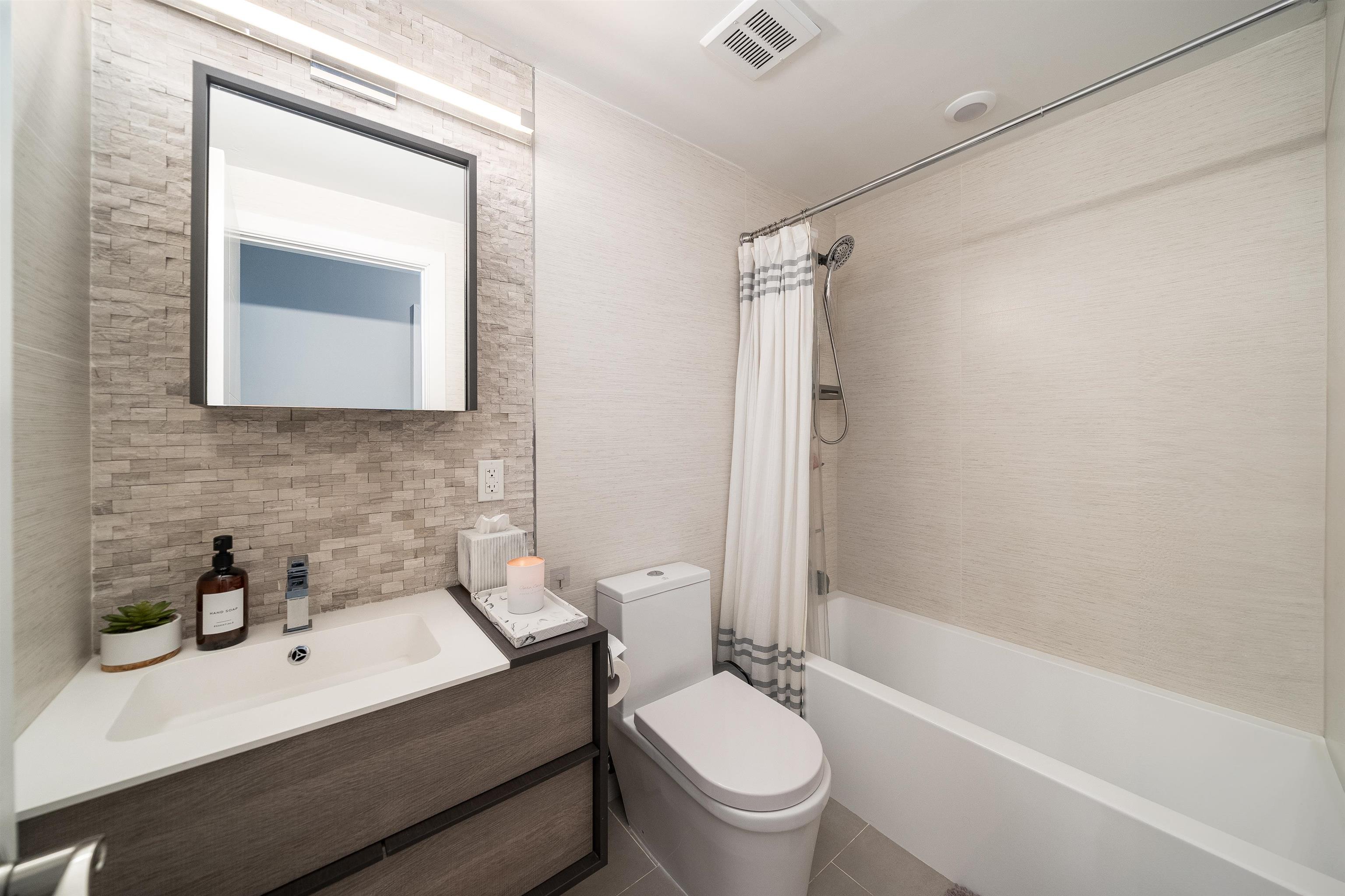 112 WEBSTER AVE Unit: 2