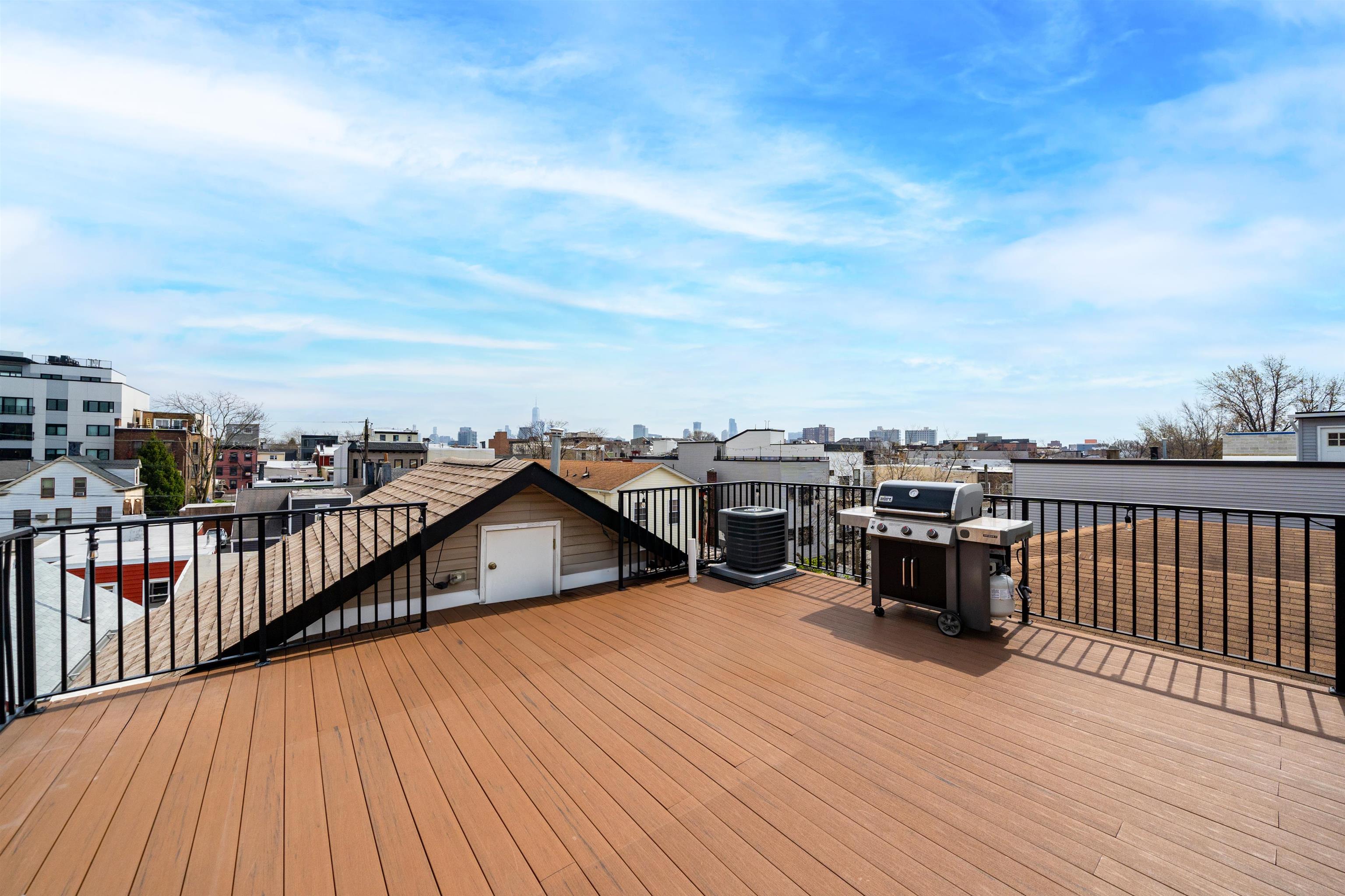 112 WEBSTER AVE Unit: 2