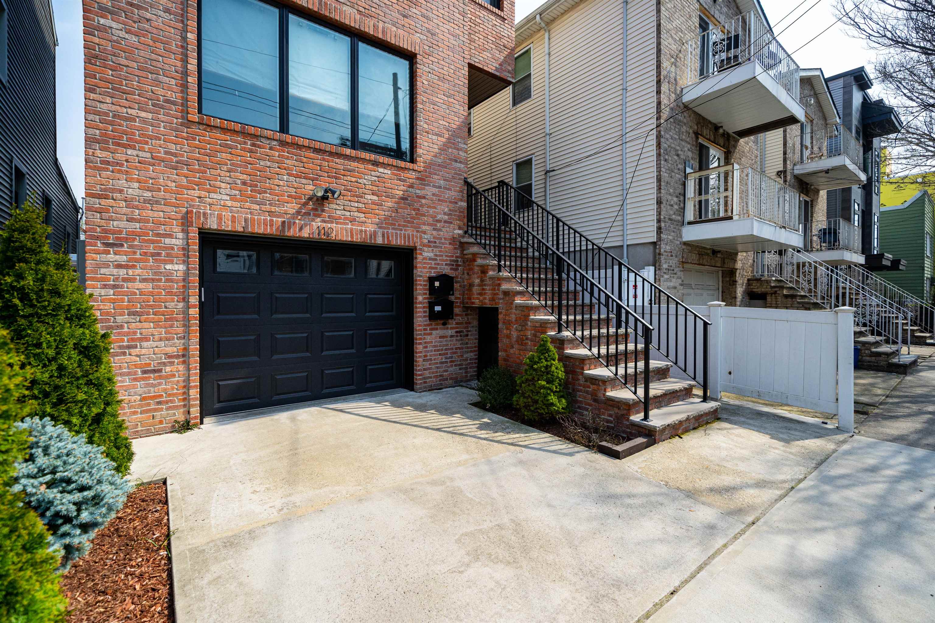 112 WEBSTER AVE Unit: 2