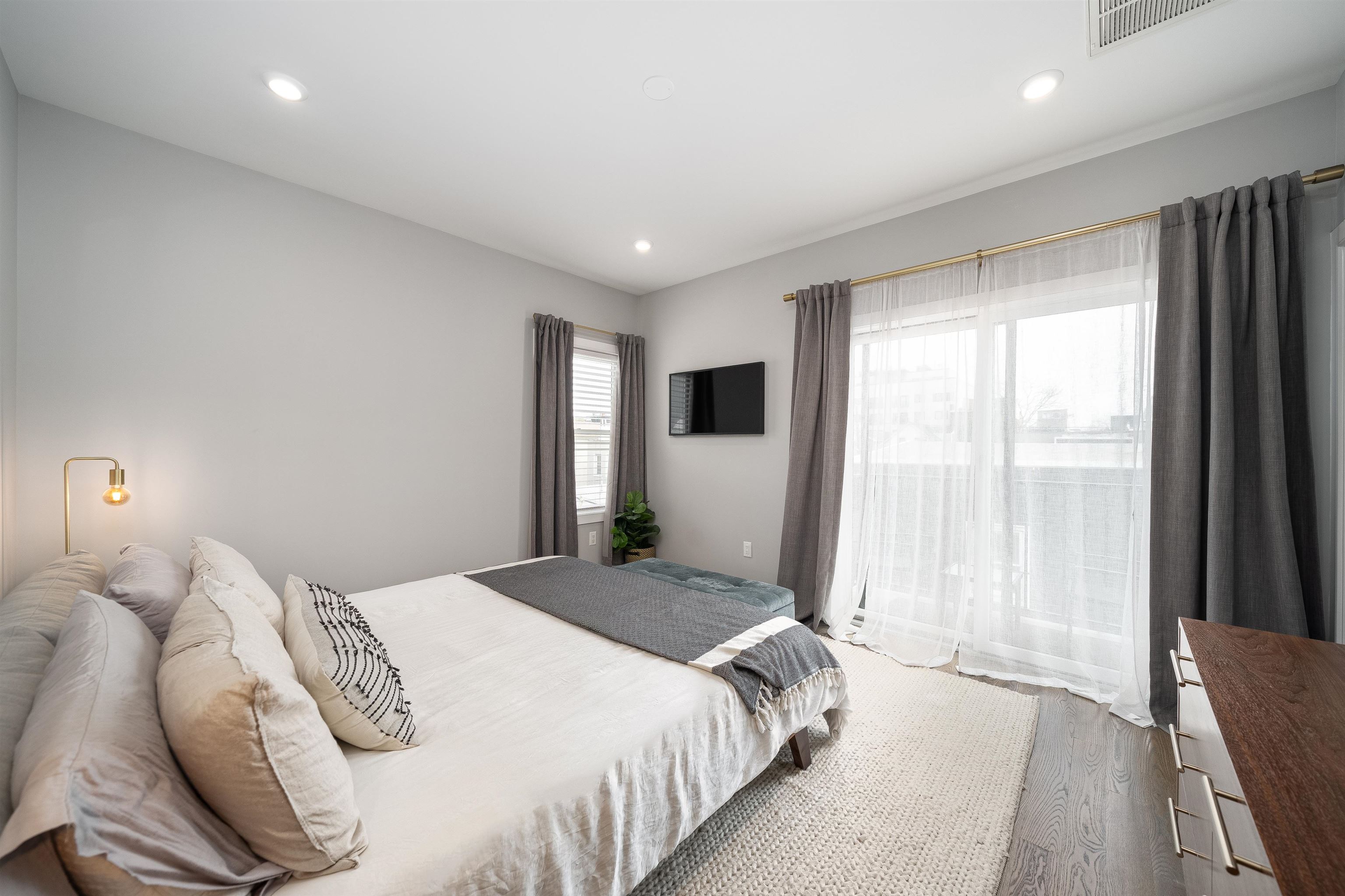 112 WEBSTER AVE Unit: 2