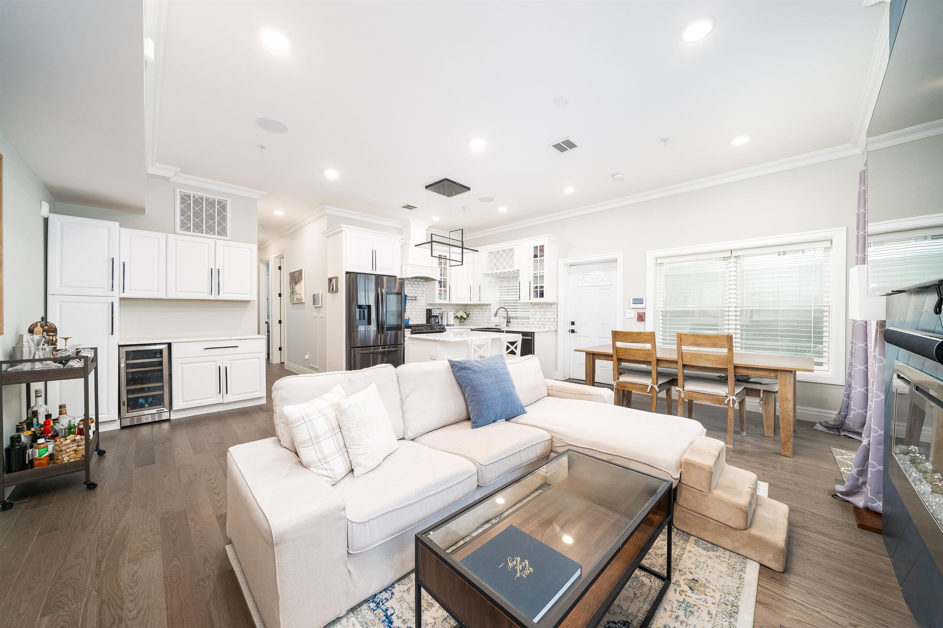 366 NEW YORK AVE Unit: 1