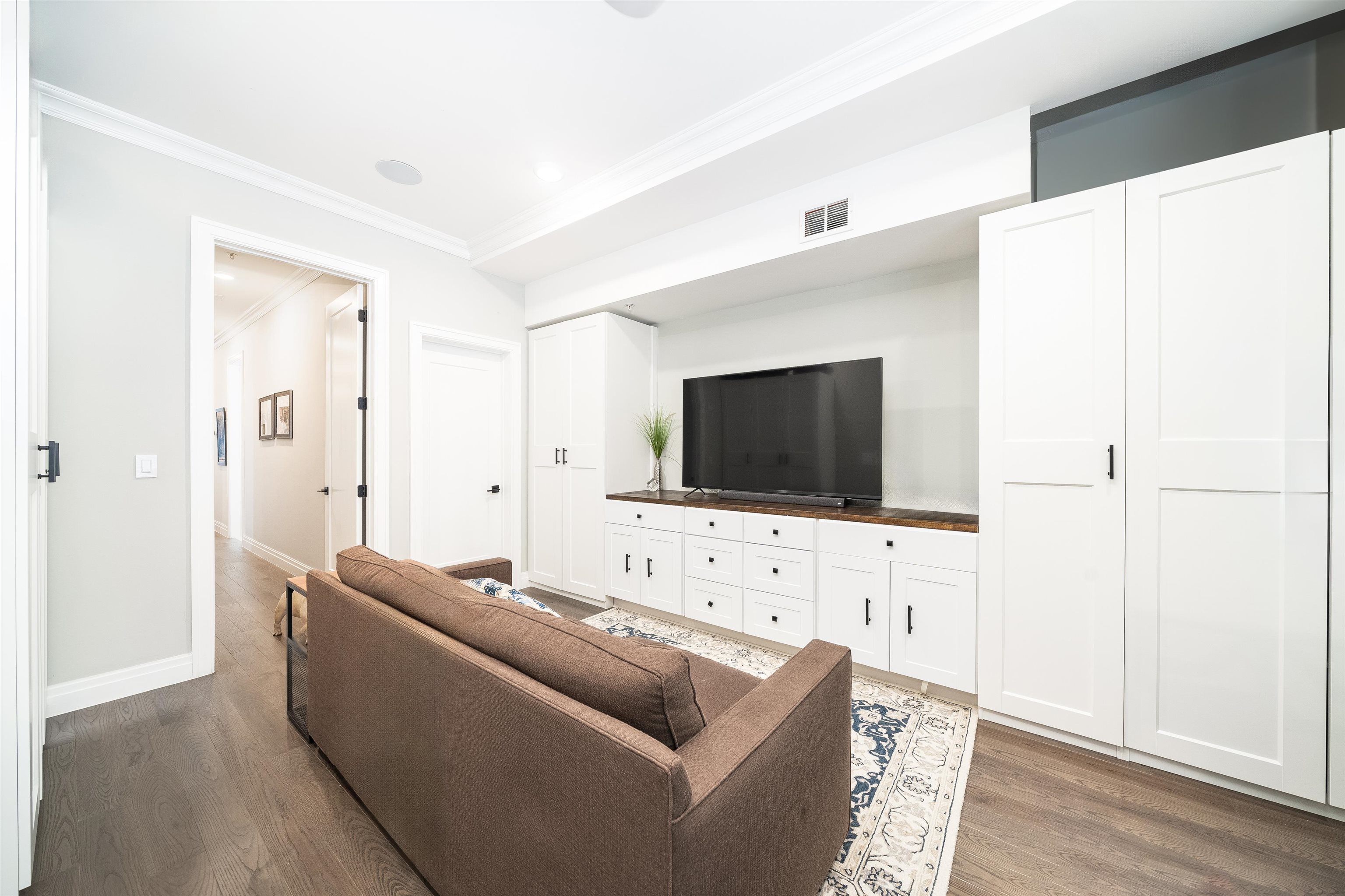 366 NEW YORK AVE Unit: 1