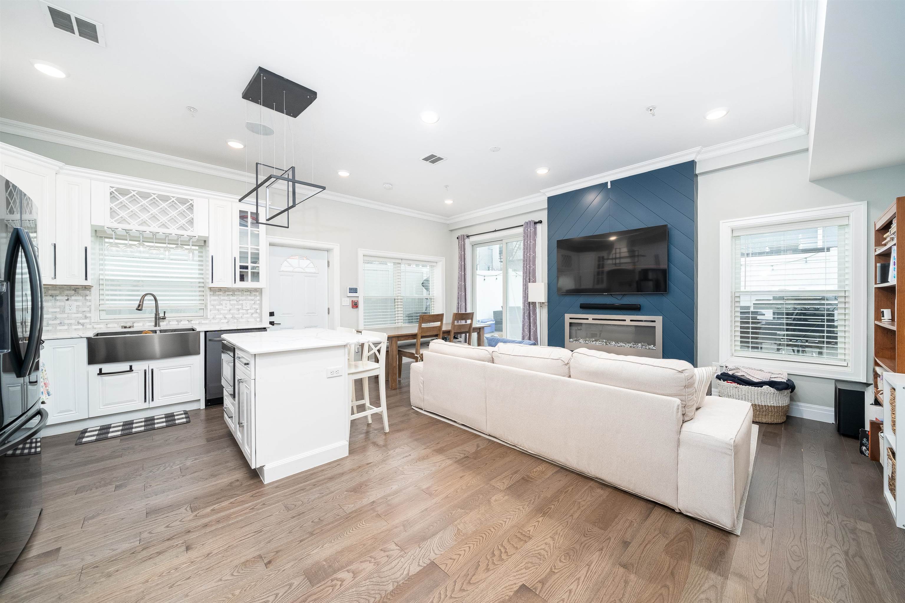 366 NEW YORK AVE Unit: 1