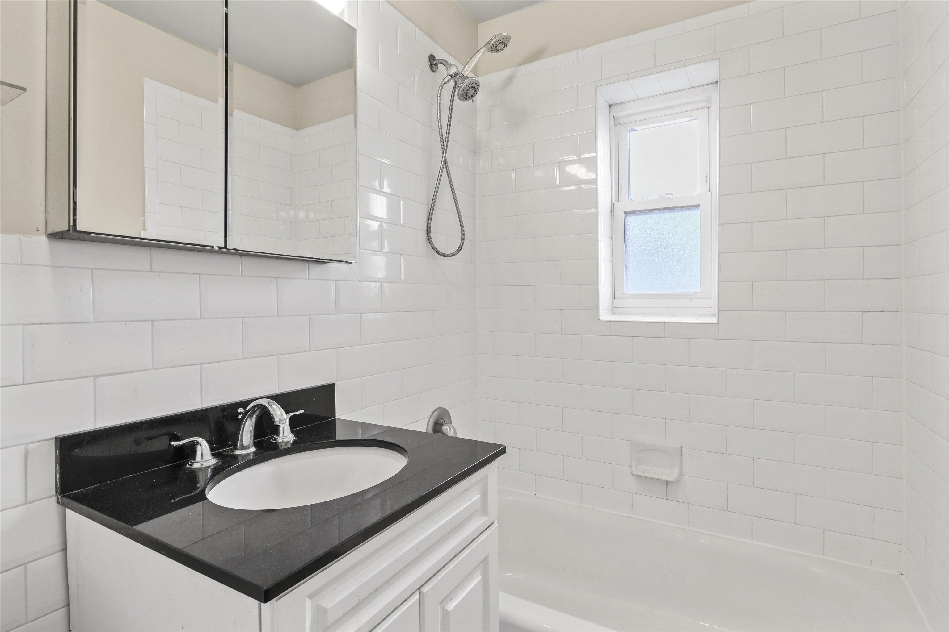 40 GLENWOOD AVE Unit: 2G