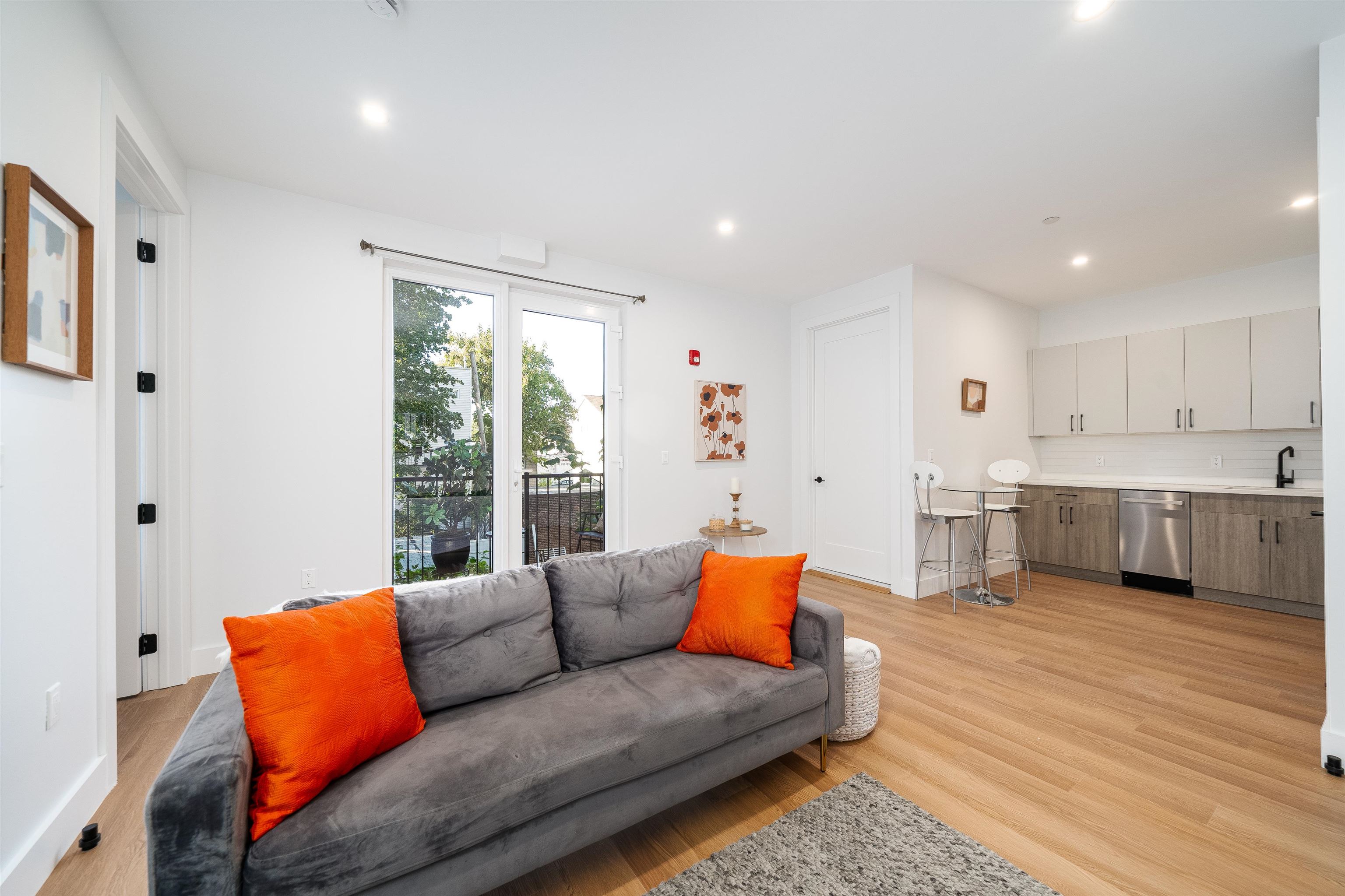 545 MARTIN LUTHER KING JR DR Unit: 208