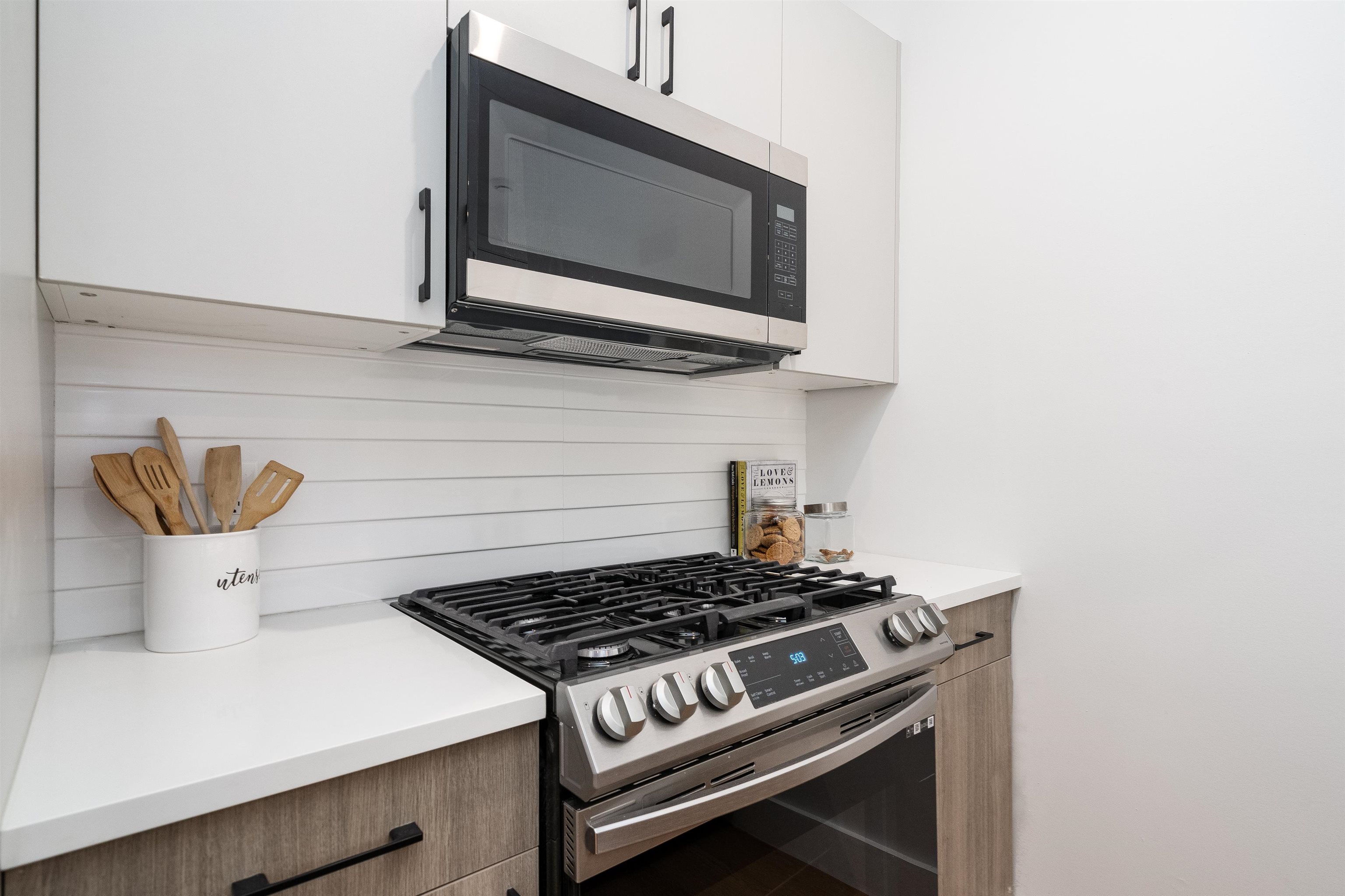 545 MARTIN LUTHER KING JR DR Unit: 401