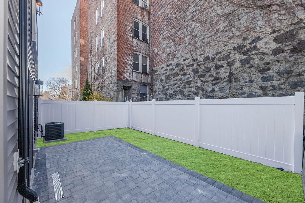 103 JEWETT AVE Unit: 1