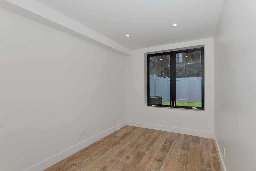 103 JEWETT AVE Unit: 1