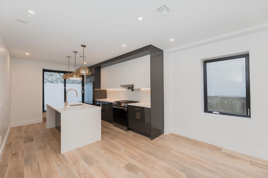 103 JEWETT AVE Unit: 1