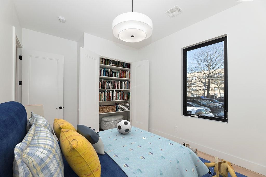 103 JEWETT AVE Unit: 1