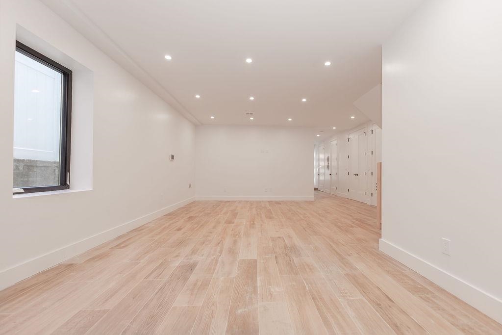 103 JEWETT AVE Unit: 1