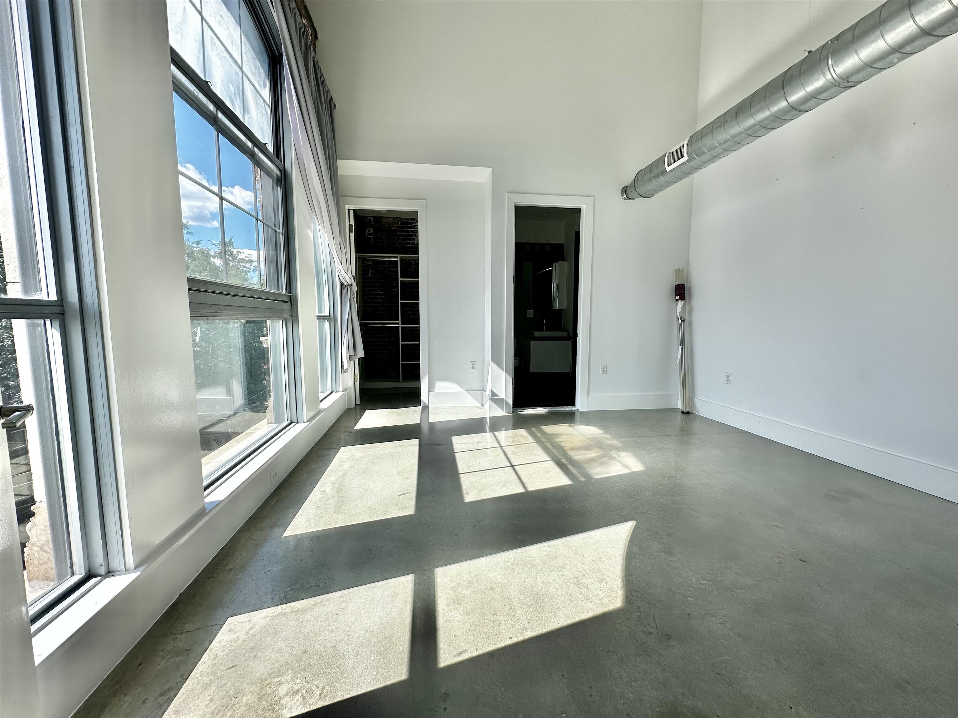 8 ERIE ST Unit: 302