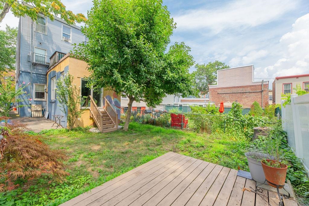 174 HANCOCK AVE Unit: 1