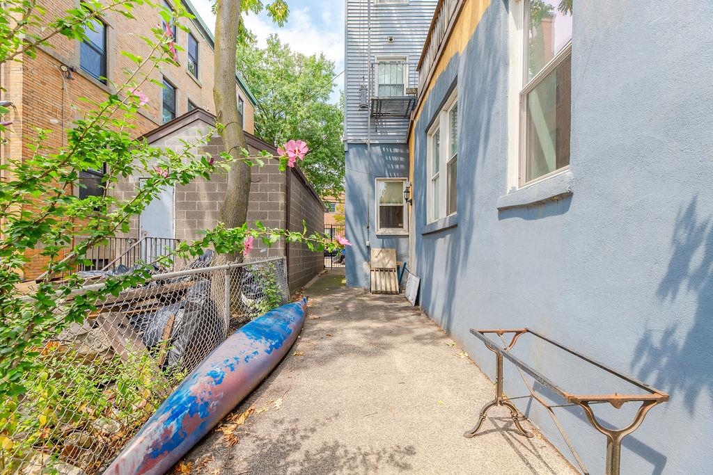 174 HANCOCK AVE Unit: 1